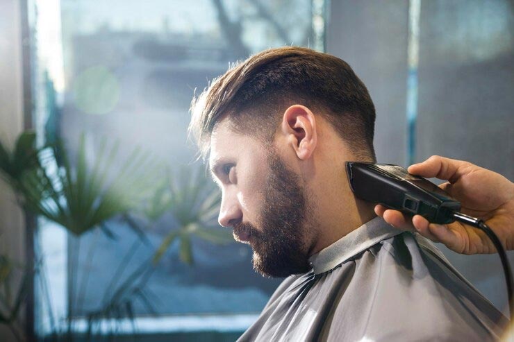 چرا برخی از افراد تصور می‌کنند تراشیدن یا کوتاه کردن موها باعث کم شدن ریزش مو می‌شود